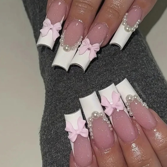 24 Pieces Fake press on nails - Picture 1 of 6